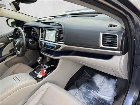 Used 2019 Toyota Highlander Limited Platinum image 21