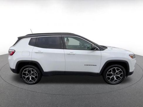 Used 2025 Jeep Compass Limited image 16