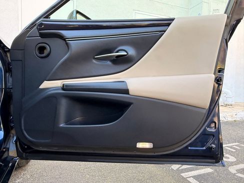 Used 2019 Lexus ES 350 Premium w/ Premium Package image 28