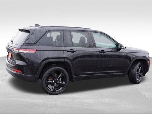 Certified 2023 Jeep Grand Cherokee Altitude image 4