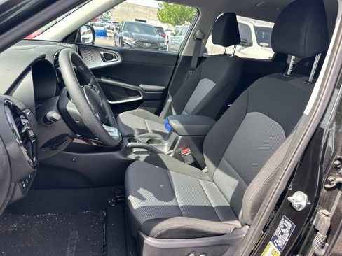 Used 2023 Kia Soul S FWD image 13