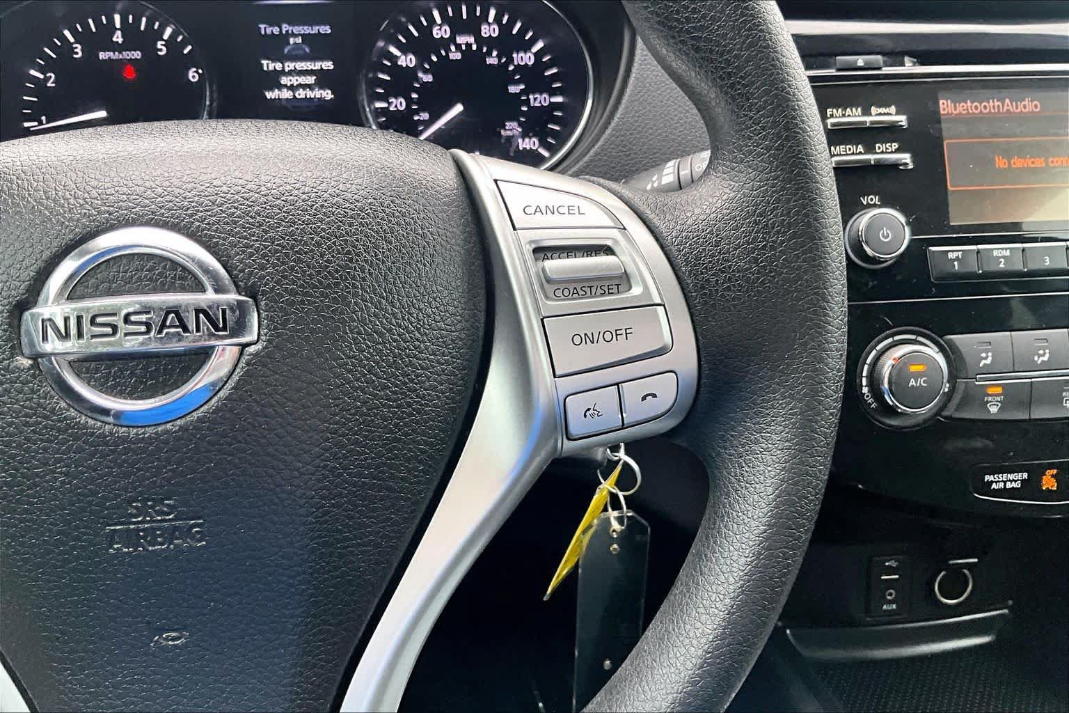 Used 2016 Nissan Rogue S AWD/4WD image 25