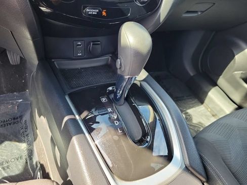 Used 2016 Nissan Rogue SV FWD image 32