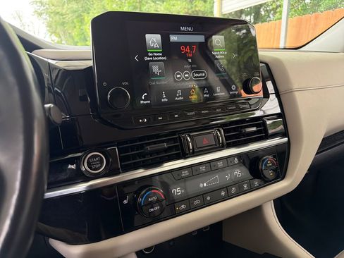 Used 2023 Nissan Pathfinder SL w/ Lighting Package (N92) image 30