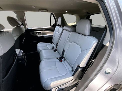 Used 2025 Honda Pilot EX-L image 18