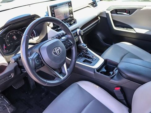 Used 2019 Toyota RAV4 Limited w/ Carpet Mat Package FWD image 19