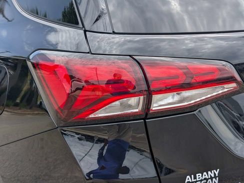 Used 2022 Chevrolet Equinox LT FWD image 11
