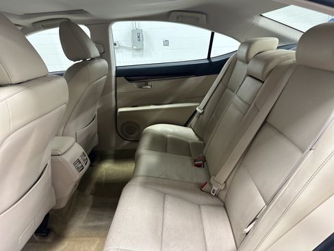 Used 2014 Lexus ES 350 w/ Luxury Package FWD image 31