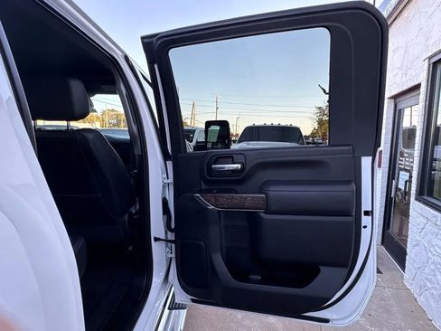 Used 2020 GMC Sierra 2500 Denali w/ Technology Package AWD/4WD image 12
