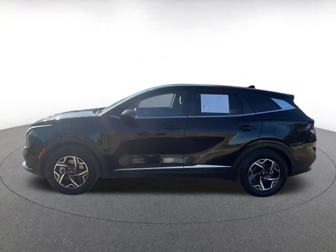 Used 2025 Kia Sportage LX image 9