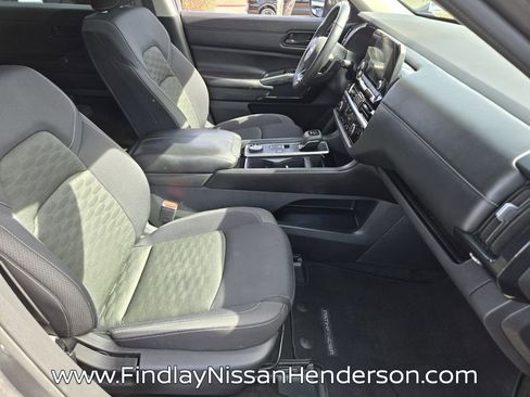 Used 2024 Nissan Pathfinder SV image 17