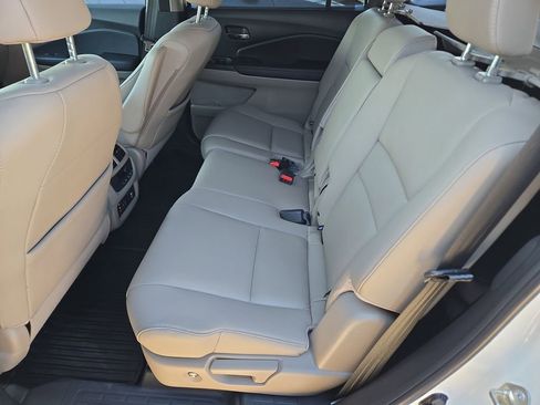 Certified 2018 Honda Pilot Touring image 19