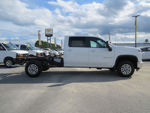 Used 2025 Chevrolet Silverado 2500 LT w/ Convenience Package AWD/4WD image 16