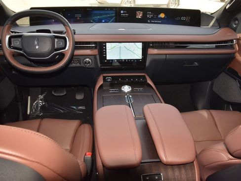 New 2025 Lincoln Navigator L Reserve image 17