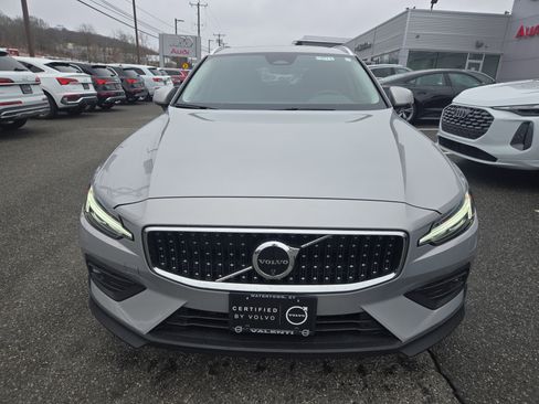 Certified 2025 Volvo V60 B5 Cross Country Plus image 2
