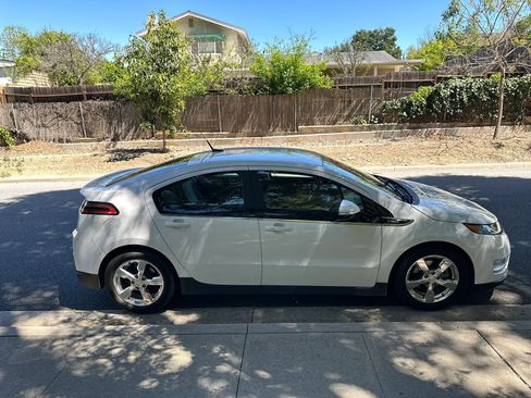 Used 2013 Chevrolet Volt Premium w/ Premium Trim Package image 8
