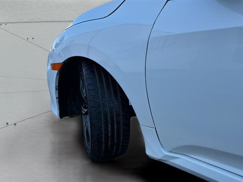 Used 2018 Honda Civic Touring image 33
