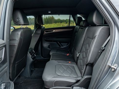 Used 2024 Volkswagen Atlas Cross Sport SE w/ Panoramic Sunroof Package FWD image 14