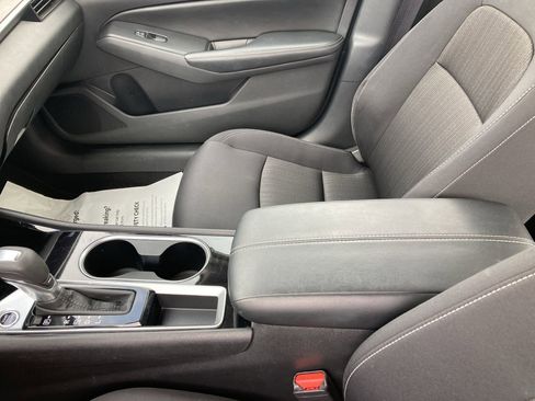 Used 2024 Nissan Altima 2.5 SV image 24