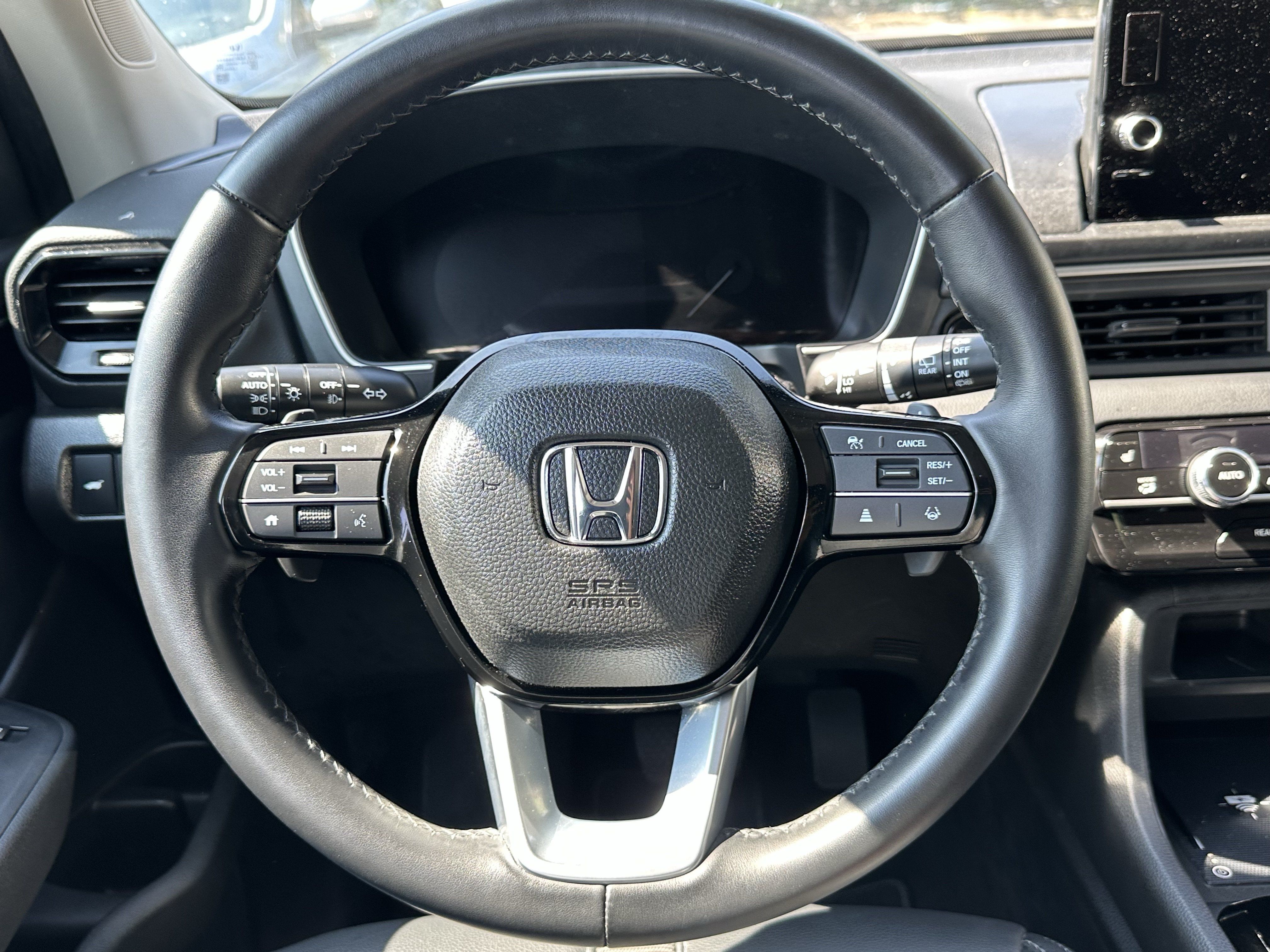 Used 2025 Honda Pilot EX-L image 6