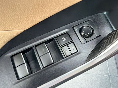 Used 2019 Toyota RAV4 XLE Premium FWD image 13