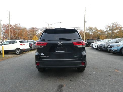 Used 2019 Toyota Highlander XLE image 6