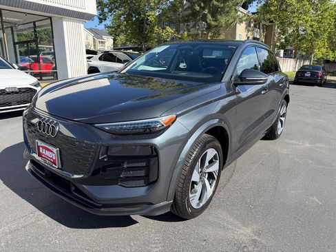 Used 2025 Audi Q6 e-tron Premium Plus w/ Premium Plus AWD/4WD image 15