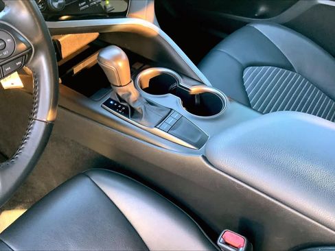Used 2022 Toyota Camry SE image 15