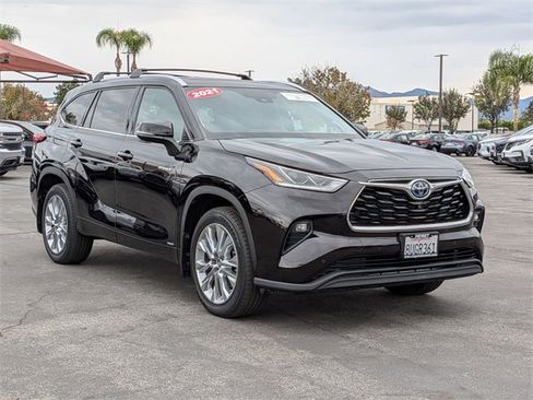 Used 2021 Toyota Highlander Limited image 3