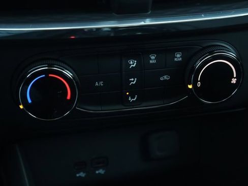 Used 2025 Buick Encore GX Preferred image 18