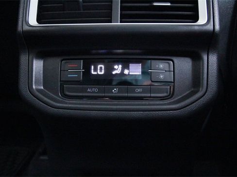 Certified 2025 Volkswagen Atlas SE image 31