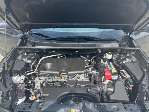Used 2020 Toyota RAV4 LE FWD image 24