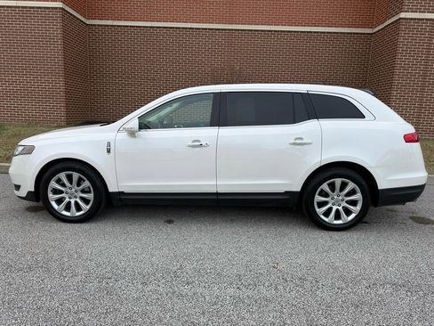 Used 2016 Lincoln MKT AWD image 9