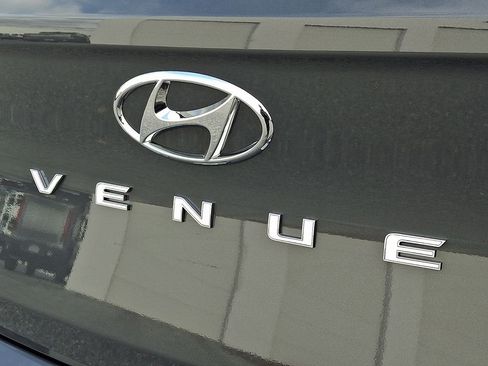 Used 2026 Hyundai Venue SEL image 32