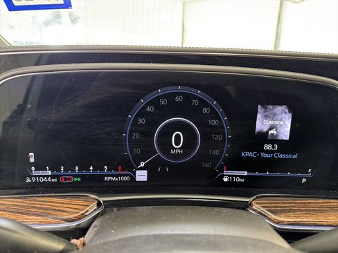 Used 2021 Cadillac Escalade Premium Luxury image 18