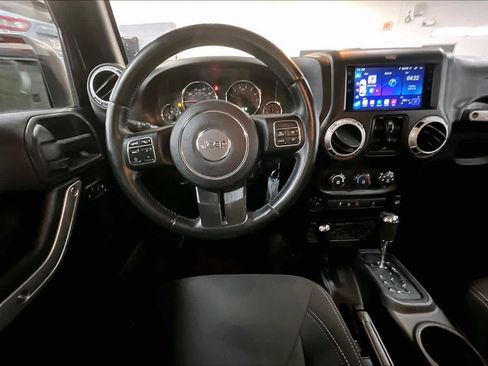 Used 2015 Jeep Wrangler Unlimited Sahara w/ Connectivity Group image 5