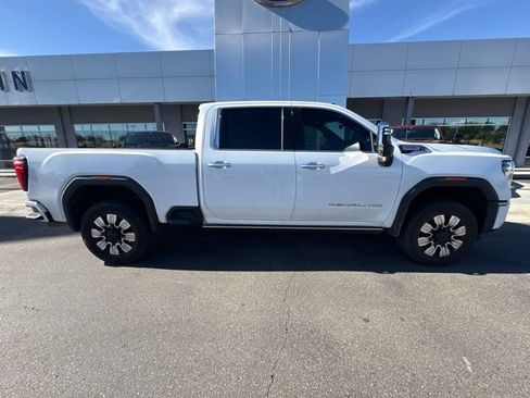 Used 2025 GMC Sierra 3500 Denali w/ Denali Reserve Package AWD/4WD image 3