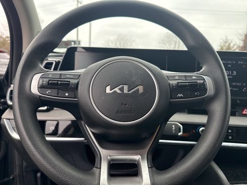 Used 2023 Kia Sportage LX image 7