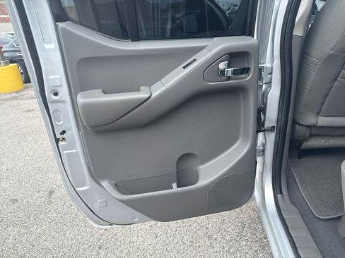 Used 2020 Nissan Frontier SV AWD/4WD image 15