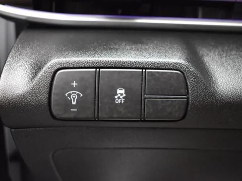 Used 2024 Hyundai Elantra SEL FWD image 21