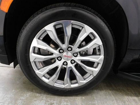 Used 2024 GMC Yukon Denali w/ Advanced Technology Package image 10