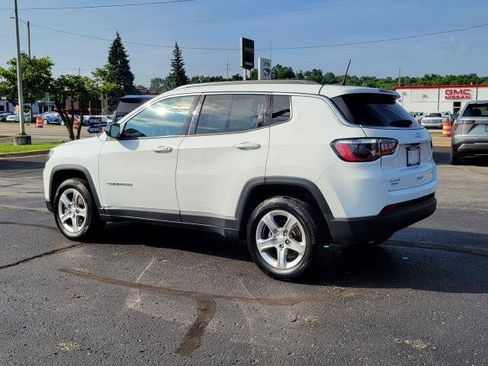 Used 2024 Jeep Compass Latitude AWD/4WD image 3
