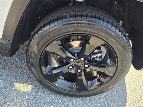 New 2025 Jeep Grand Cherokee Limited w/ Luxury Tech Group II image 7