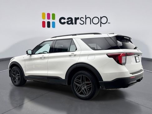 Used 2025 Ford Explorer ST-Line w/ ST-Line Street Pack image 3