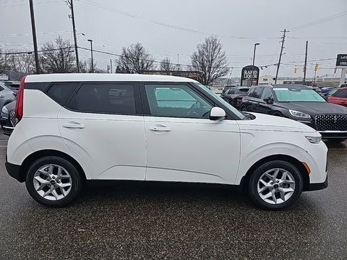 Used 2022 Kia Soul S image 4
