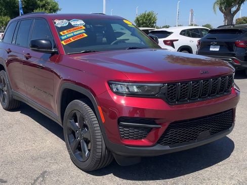 Used 2023 Jeep Grand Cherokee Altitude AWD/4WD image 1