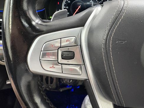 Used 2017 BMW 750i xDrive image 37