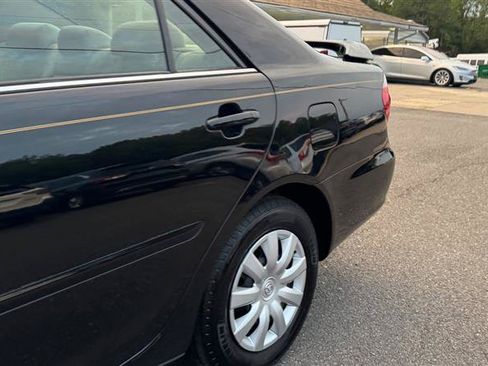Used 2005 Toyota Camry LE FWD image 12