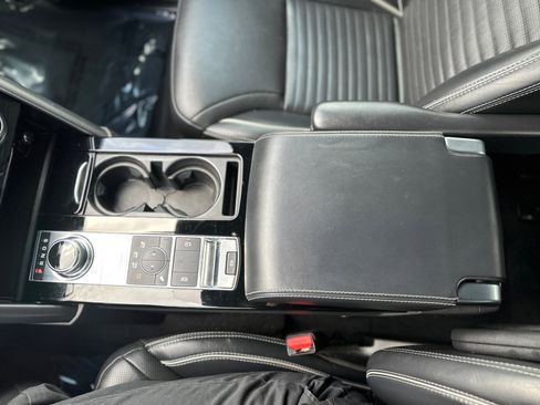 Used 2020 Land Rover Discovery HSE image 34