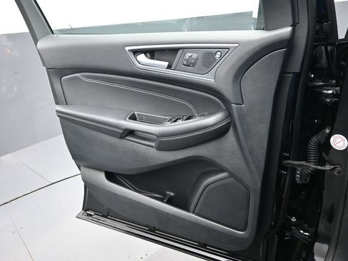 Used 2024 Ford Edge Titanium image 12